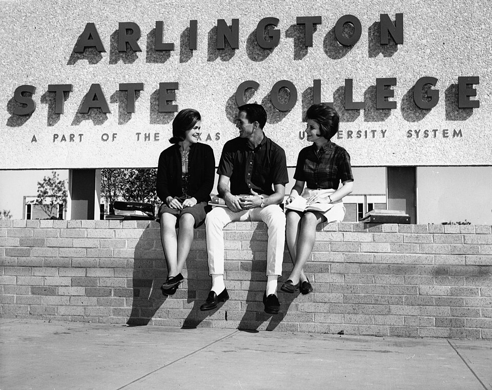 Improving Course Page Visibility for Colleges — representative editorial stock photograph